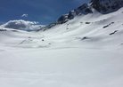 Vrduta del lago di Luco ricoperto di neve